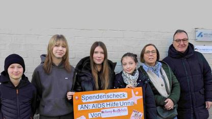 Spenden&uuml;bergabe der Realschule Unna-Massen